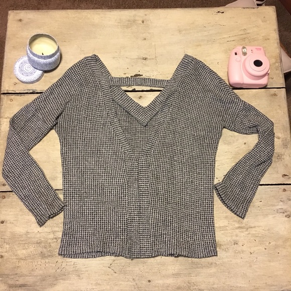 ⭐️HP⭐️Open Back Sweater - Picture 3 of 4